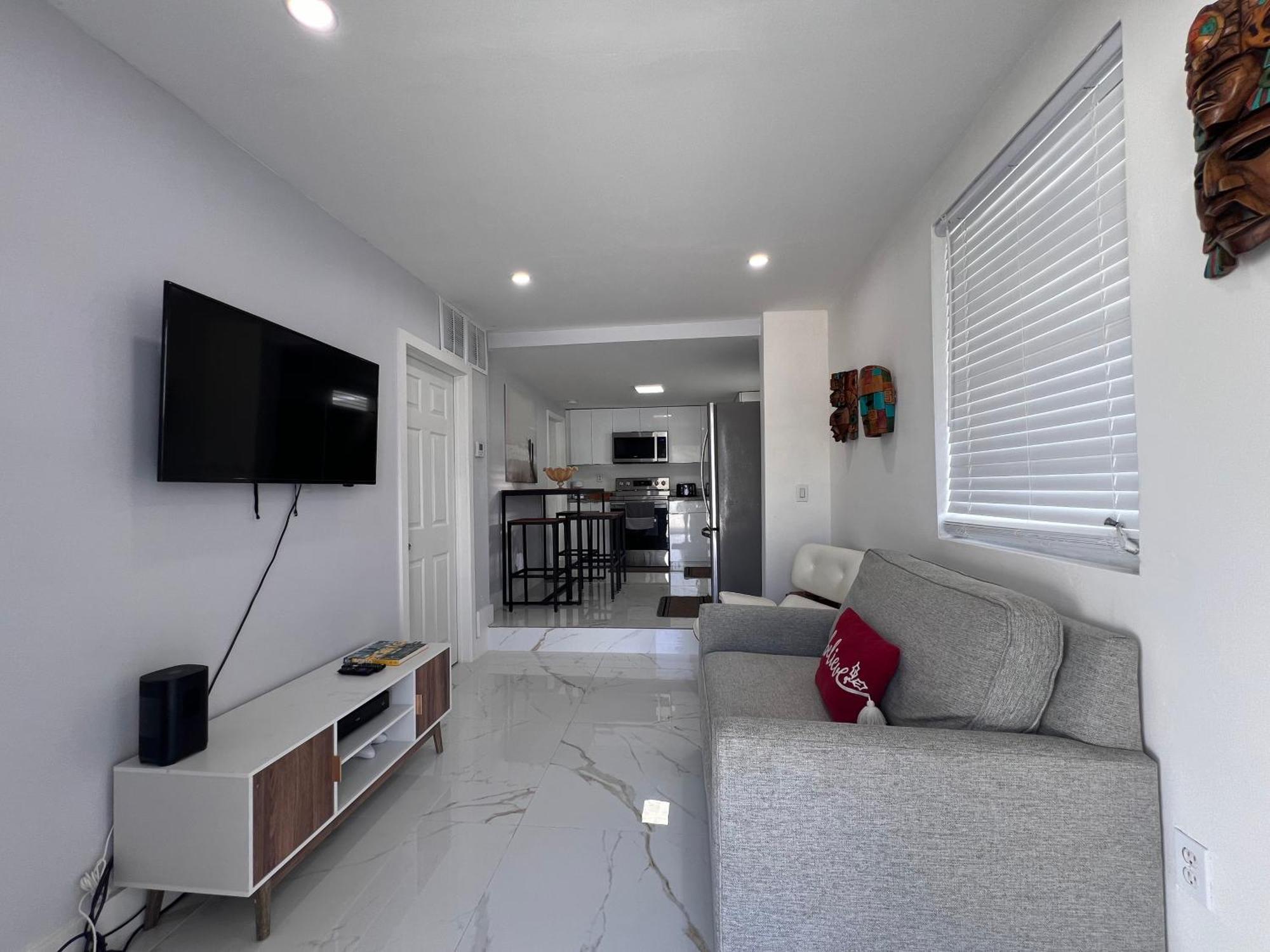 Charming Two Bedroom Apartment. ไมอามี ภายนอก รูปภาพ