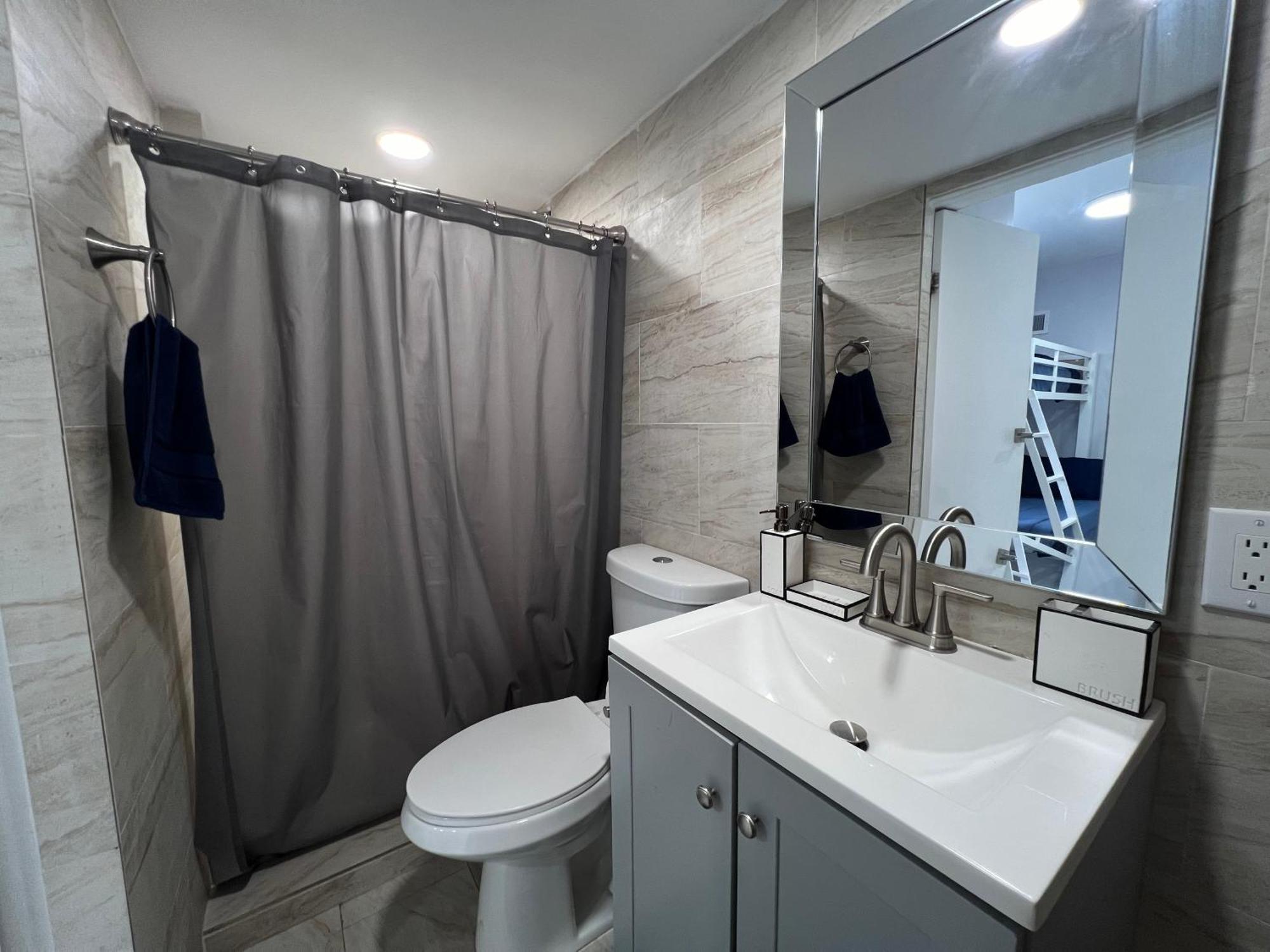 Charming Two Bedroom Apartment. ไมอามี ภายนอก รูปภาพ