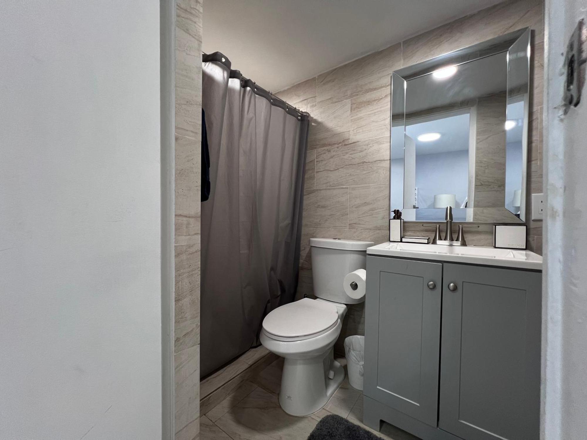 Charming Two Bedroom Apartment. ไมอามี ภายนอก รูปภาพ